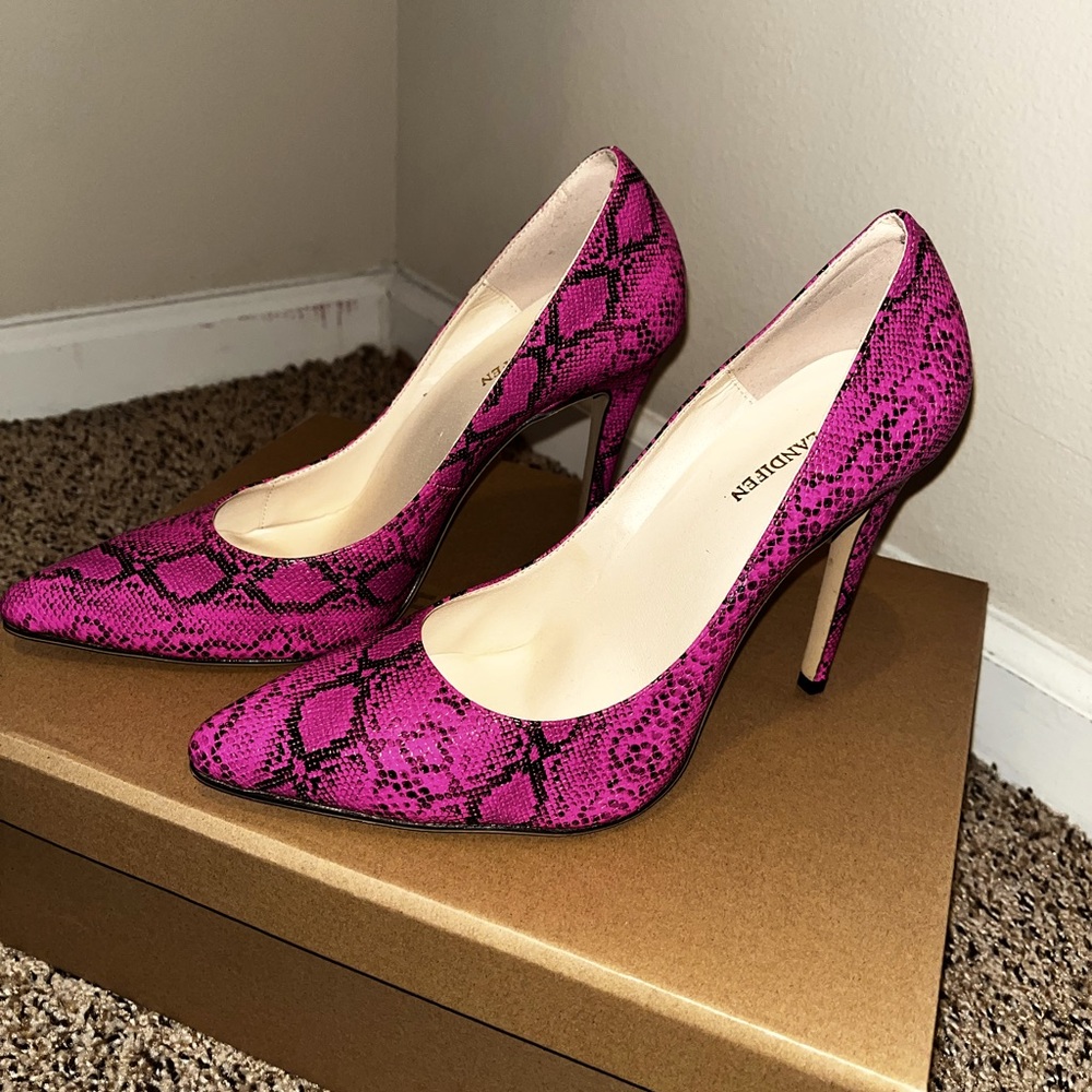 Shein Brand- Pink/black print design heels- used/worn Size 42- 9 women’s heels